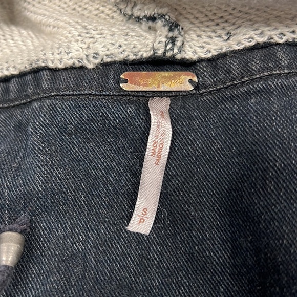 Free People Distressed Hooded Denim Jacket Size Small - Picture 4 of 5